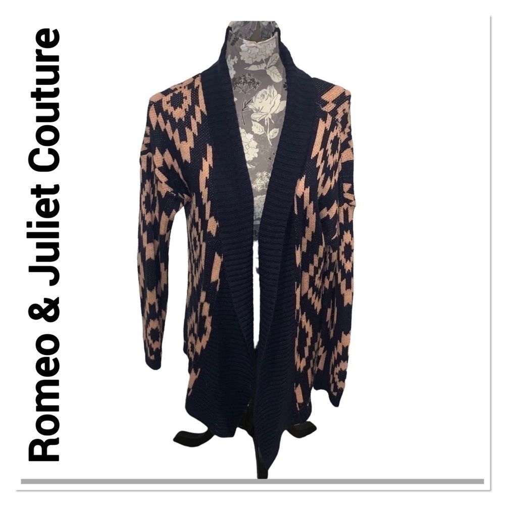 ROMEO & JULIET COUTURE Navy Aztec Printed Sweater size medium